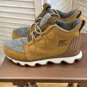 Sorel waterproof insulated hiking boot